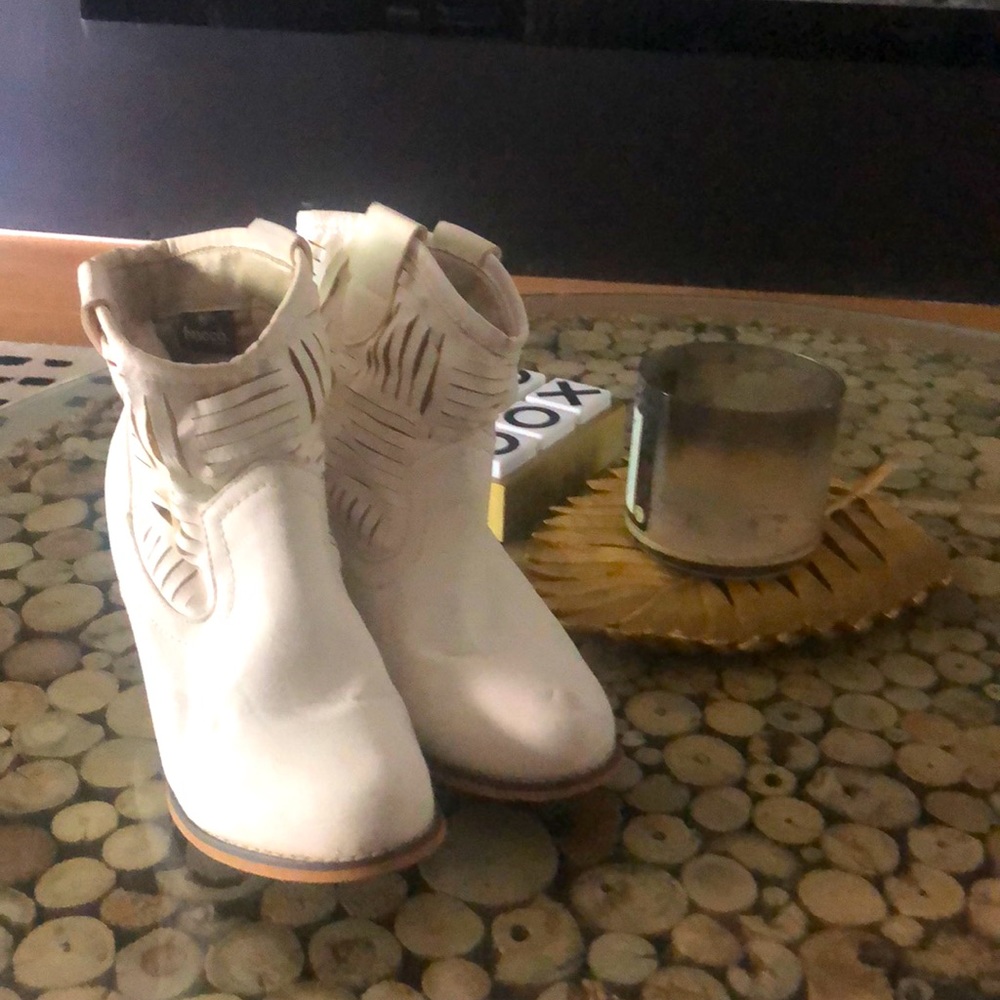 Bucco ankle boots